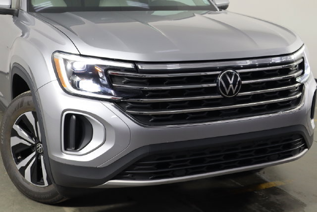 Used 2024 Volkswagen Atlas SE FWD image 45