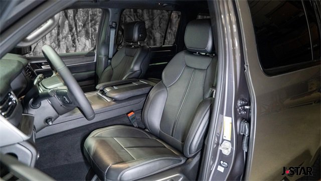 Used 2024 Jeep Wagoneer Series III w/ Premium Group I image 2