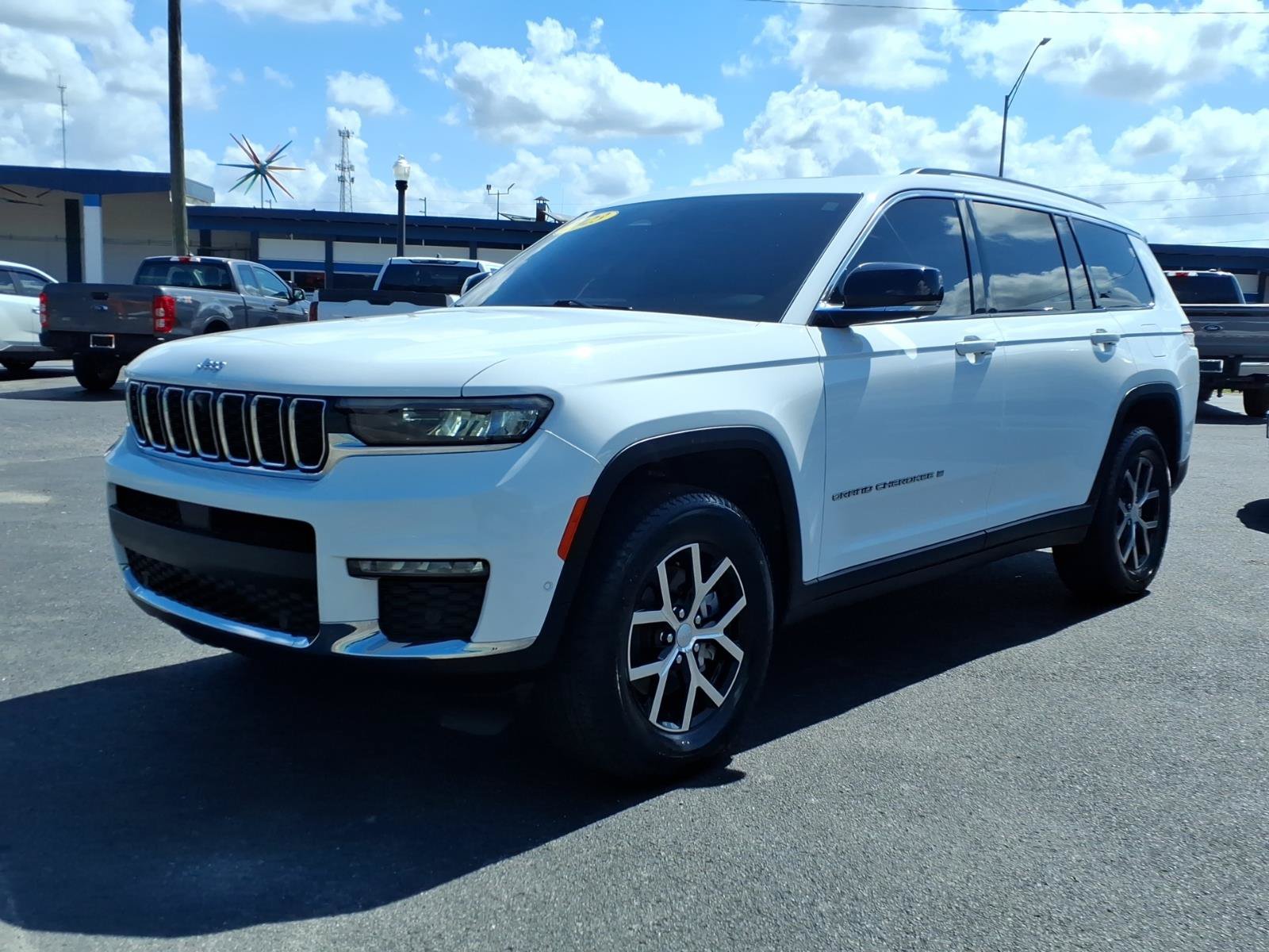 Used 2023 Jeep Grand Cherokee L Limited w/ Luxury Tech Group II AWD/4WD image 1