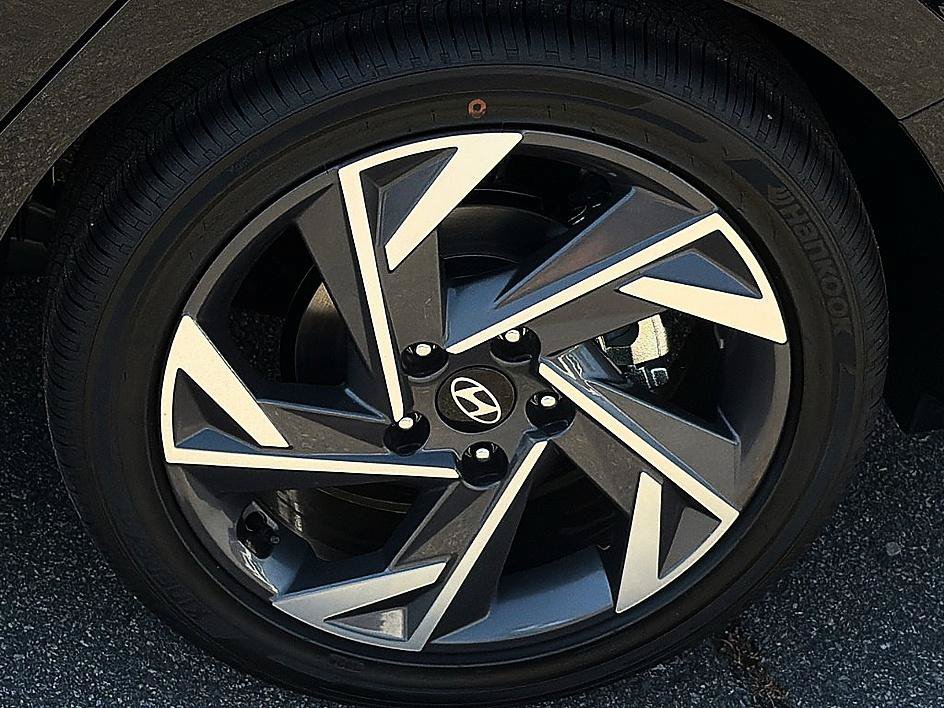 New 2026 Hyundai Elantra Limited FWD image 5