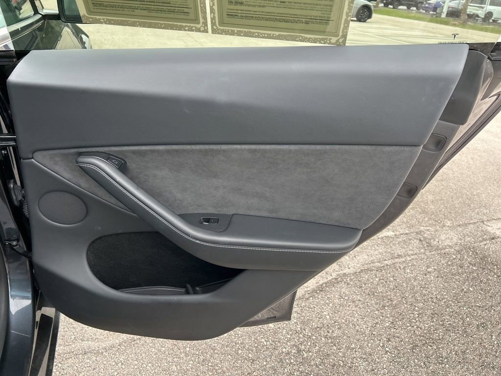 Used 2025 Tesla Model Y Long Range image 39