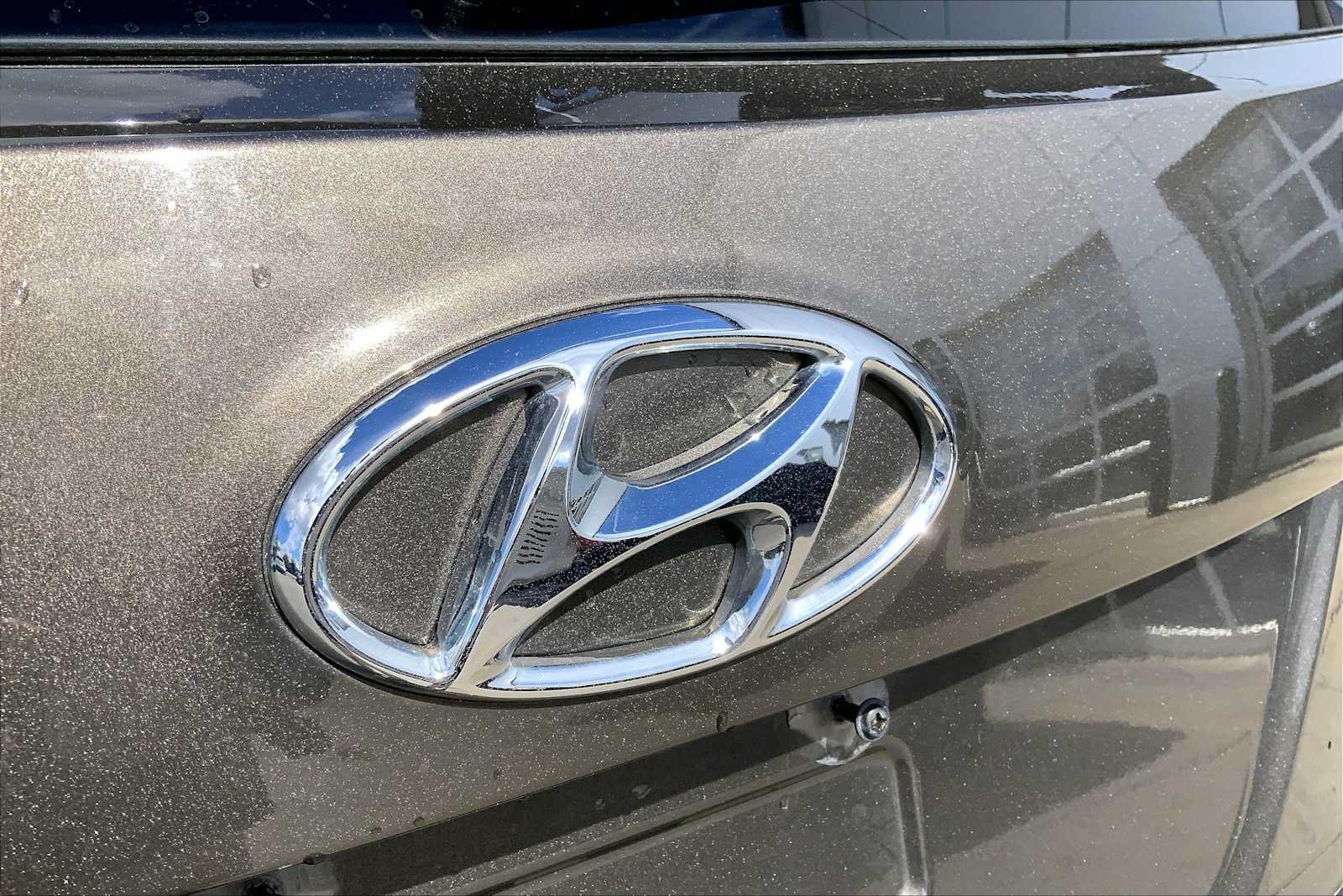 Used 2014 Hyundai Santa Fe Sport w/ Premium Equipment Package 03 AWD/4WD image 32