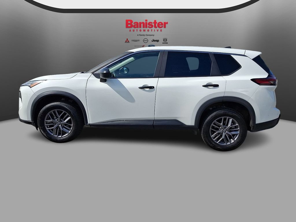 Used 2024 Nissan Rogue S AWD/4WD image 7