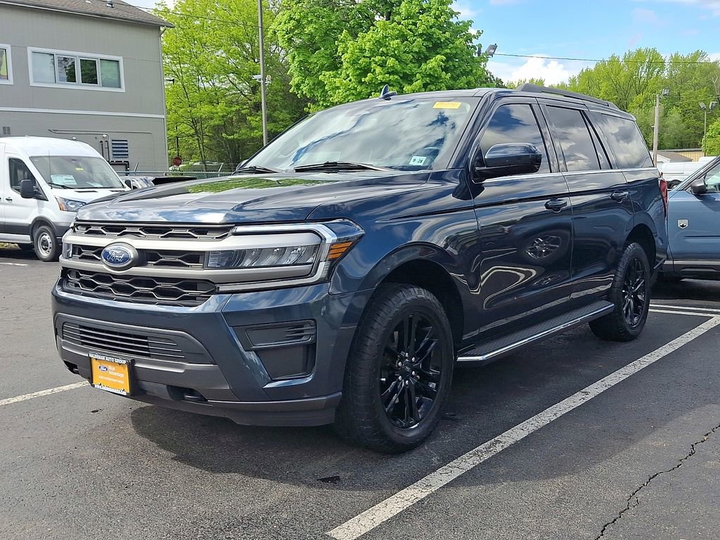 Used 2023 Ford Expedition XLT AWD/4WD image 3