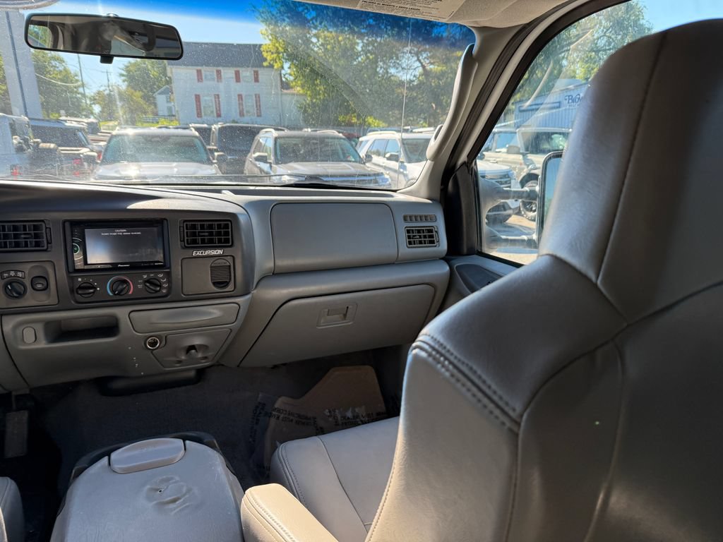 Used 2004 Ford Excursion 4WD image 29