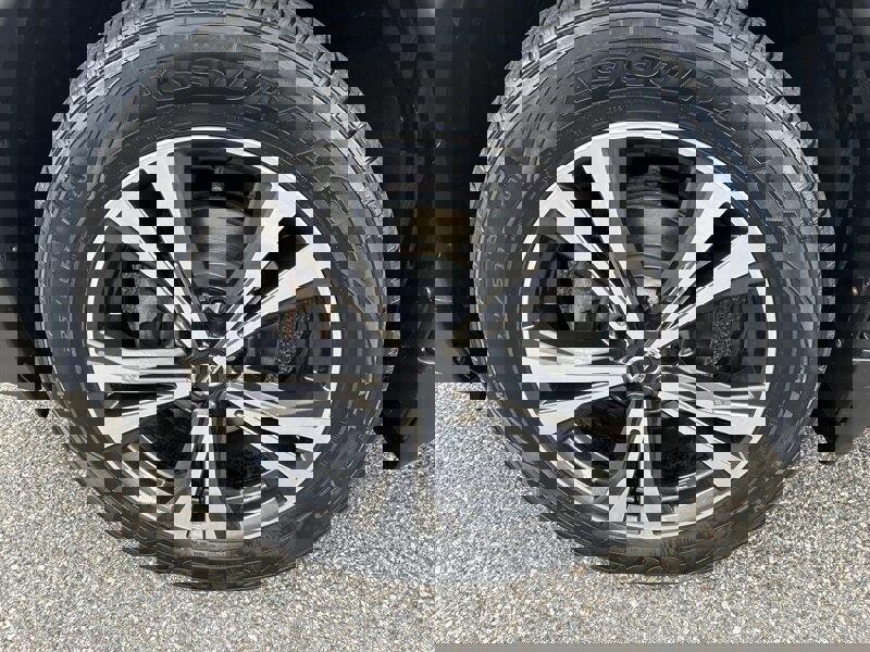 Used 2018 Nissan Rogue SL w/ Premium Package image 7