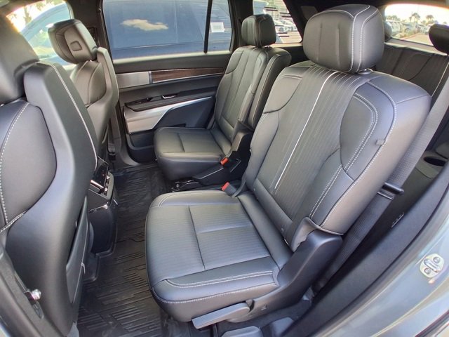 New 2026 Cadillac Vistiq Sport w/ LPO, Floor Liner Package image 24