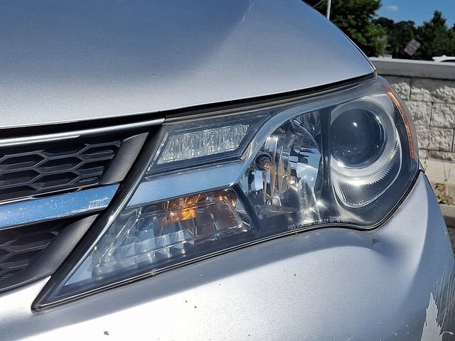 Used 2015 Toyota RAV4 XLE AWD/4WD image 9