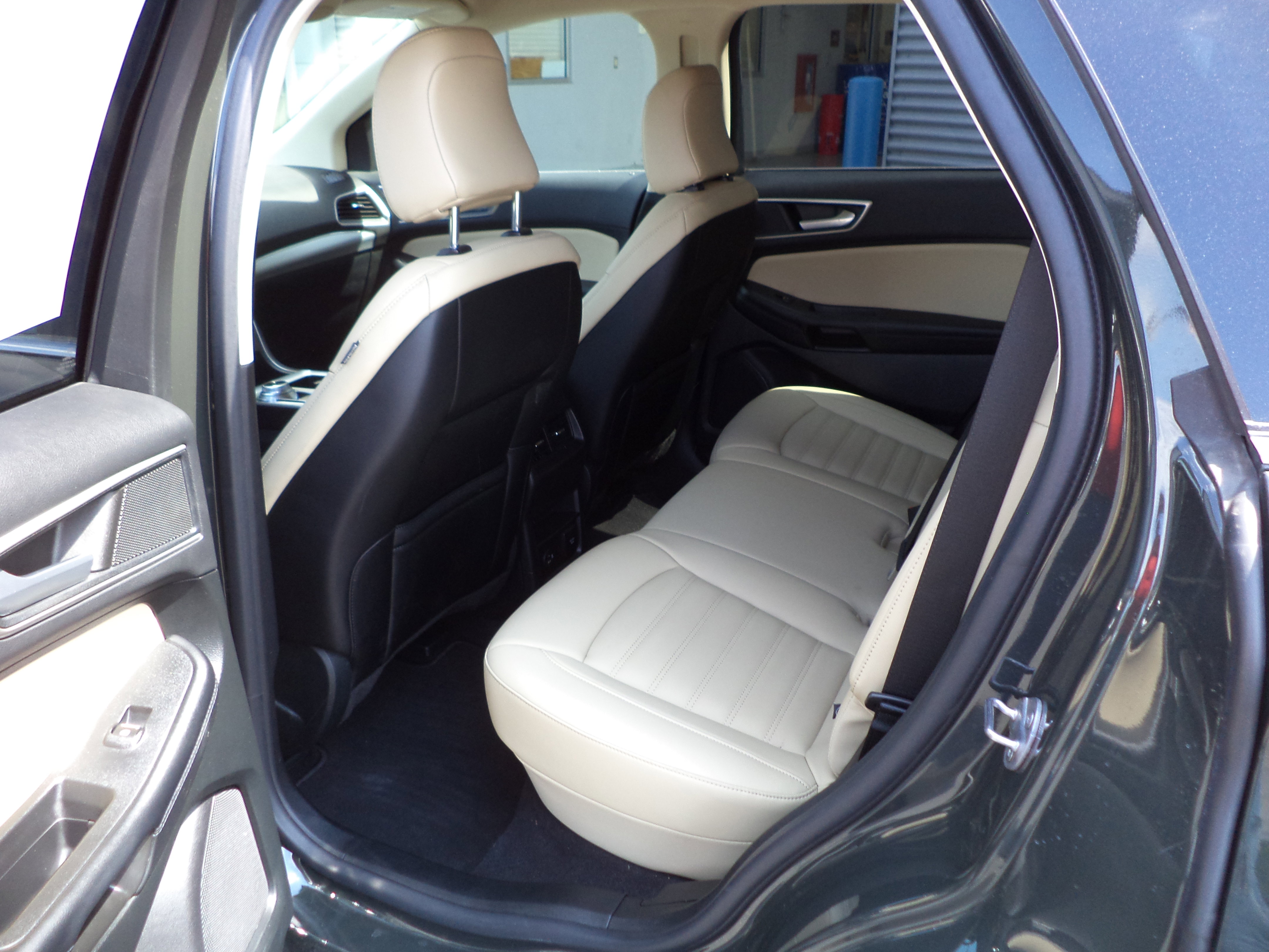 Used 2022 Ford Edge SEL w/ Convenience Package AWD/4WD image 3