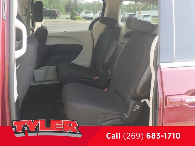Used 2020 Chrysler Pacifica Touring w/ Cold Weather Group FWD image 40