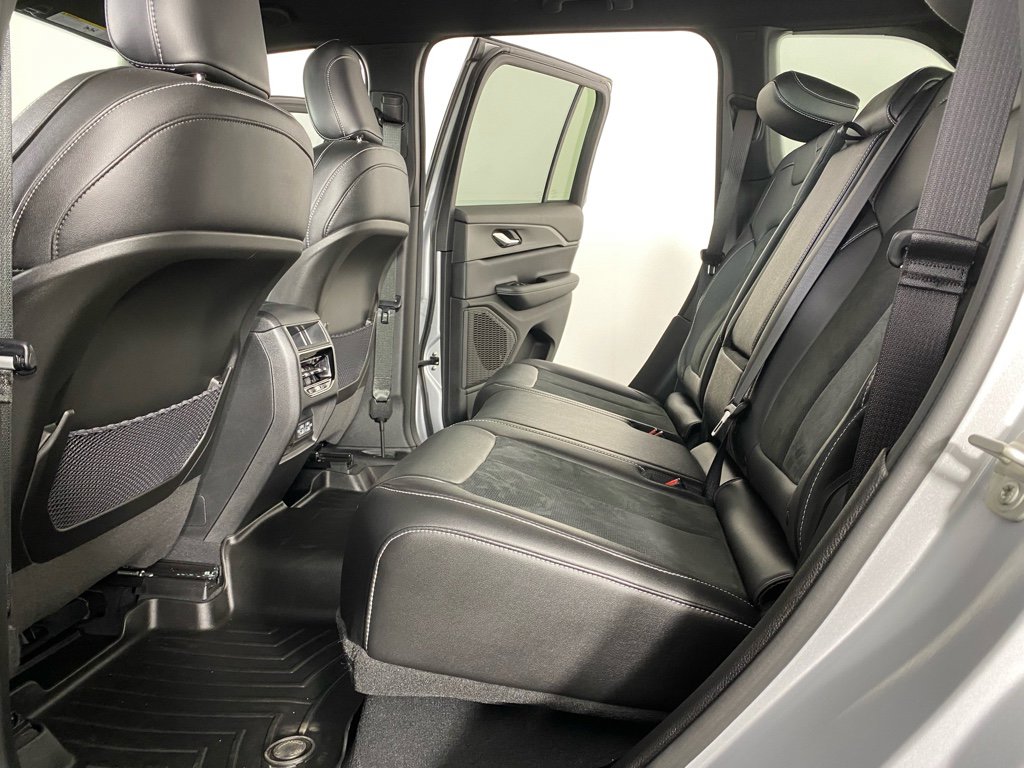 Used 2024 Jeep Grand Cherokee Altitude image 34