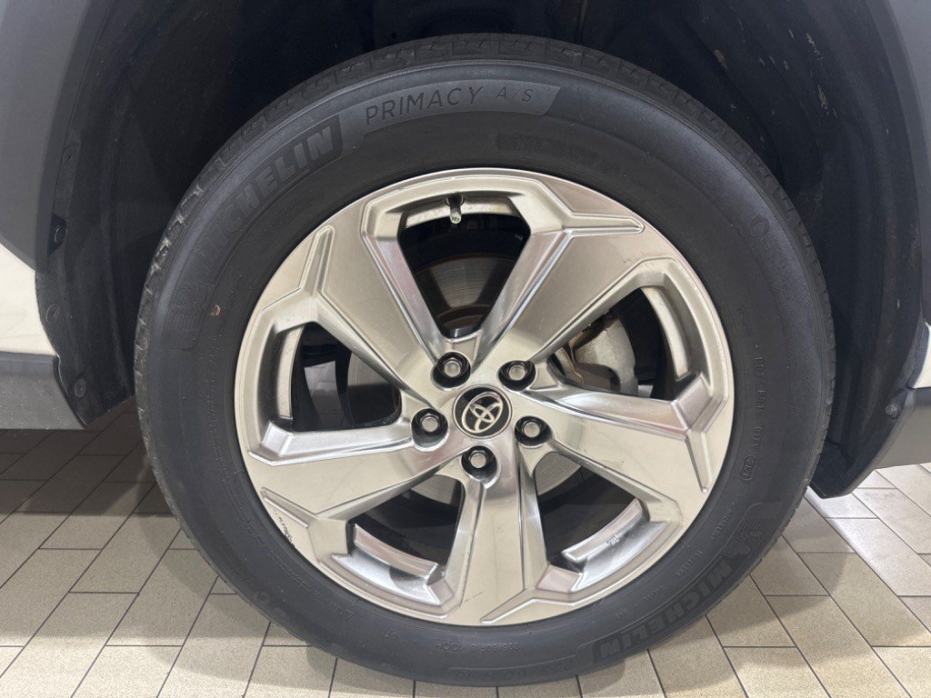 Used 2021 Toyota RAV4 XLE Premium AWD/4WD image 14