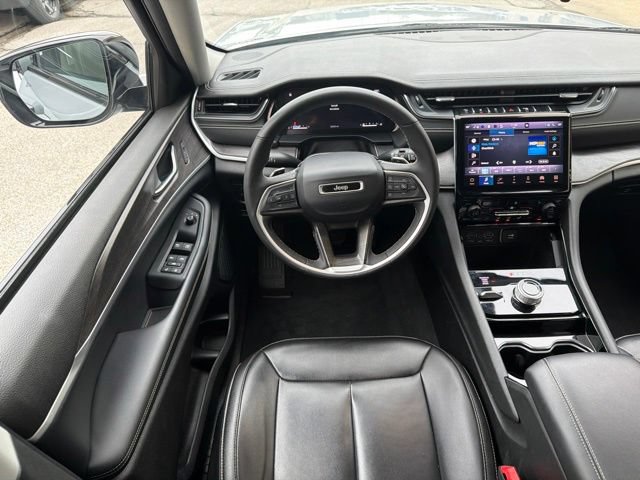 Used 2023 Jeep Grand Cherokee Limited AWD/4WD image 19