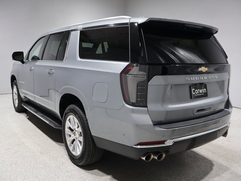 Used 2025 Chevrolet Suburban Premier image 4