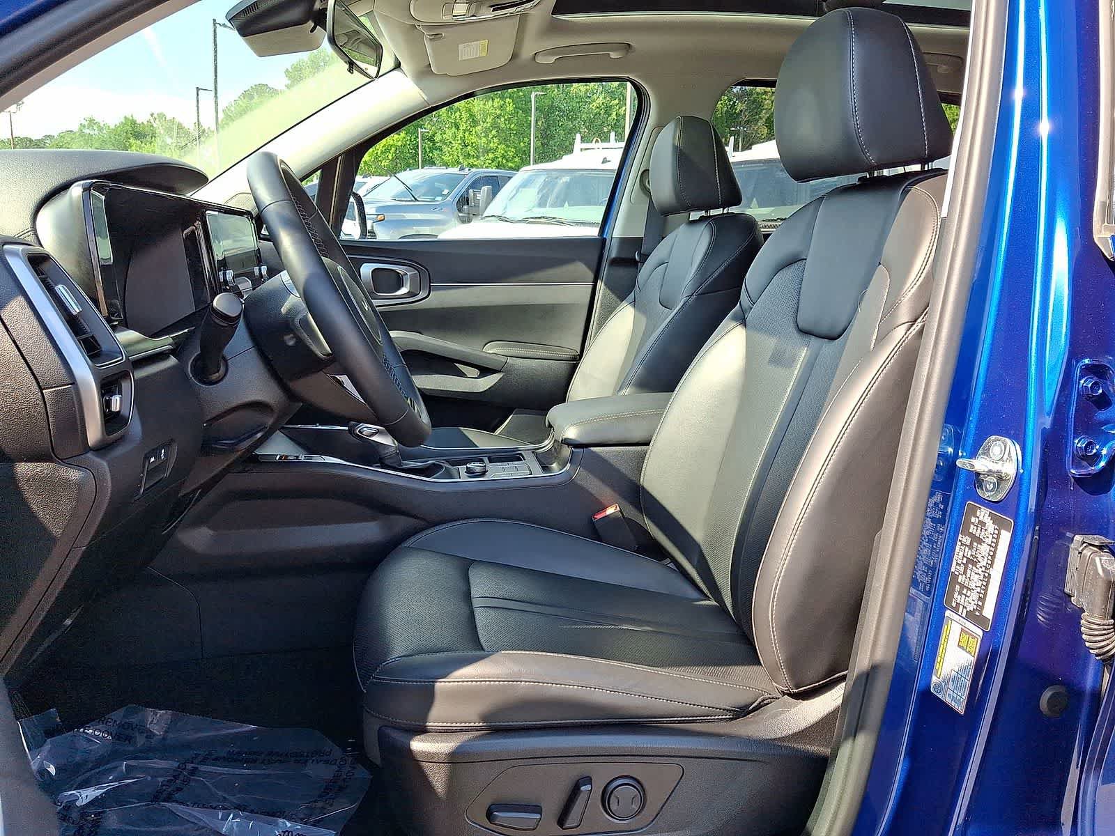 Used 2023 Kia Sorento S w/ Panoramic Sunroof Package FWD image 30