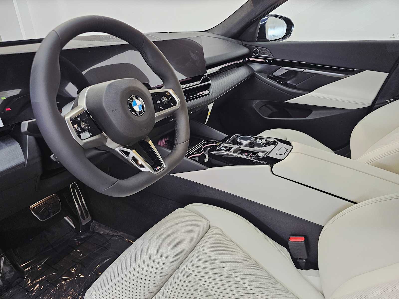 New 2026 BMW 530i xDrive w/ M Sport Package image 2