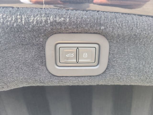 Used 2021 Bentley Flying Spur V8 image 11