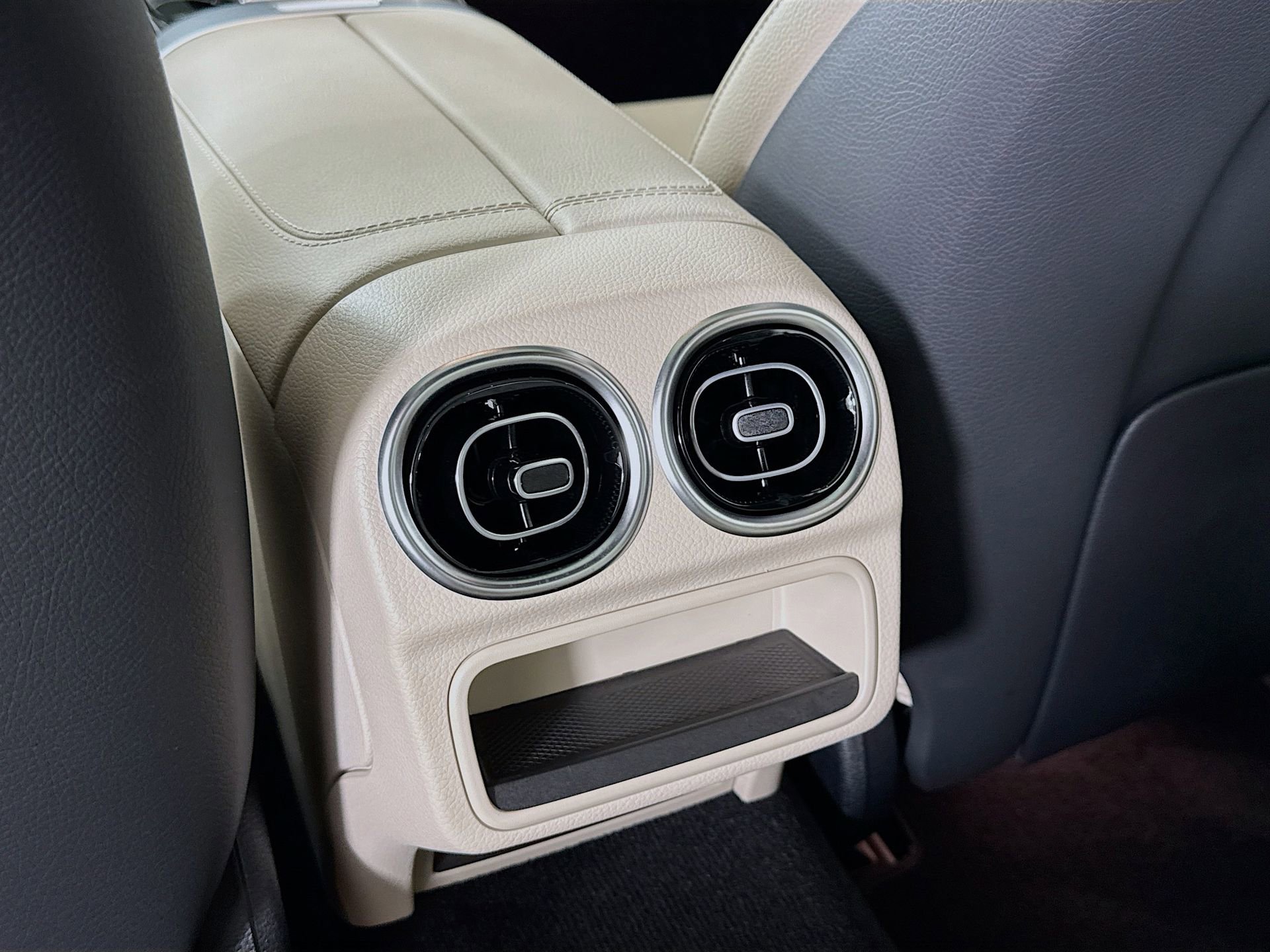 Used 2025 Mercedes-Benz C 300 Sedan image 26