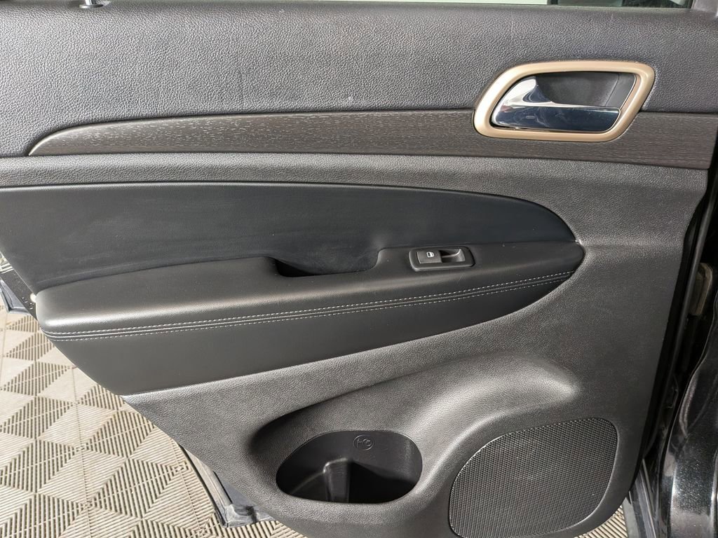 Used 2016 Jeep Grand Cherokee Laredo w/ Quick Order Package 23E image 32