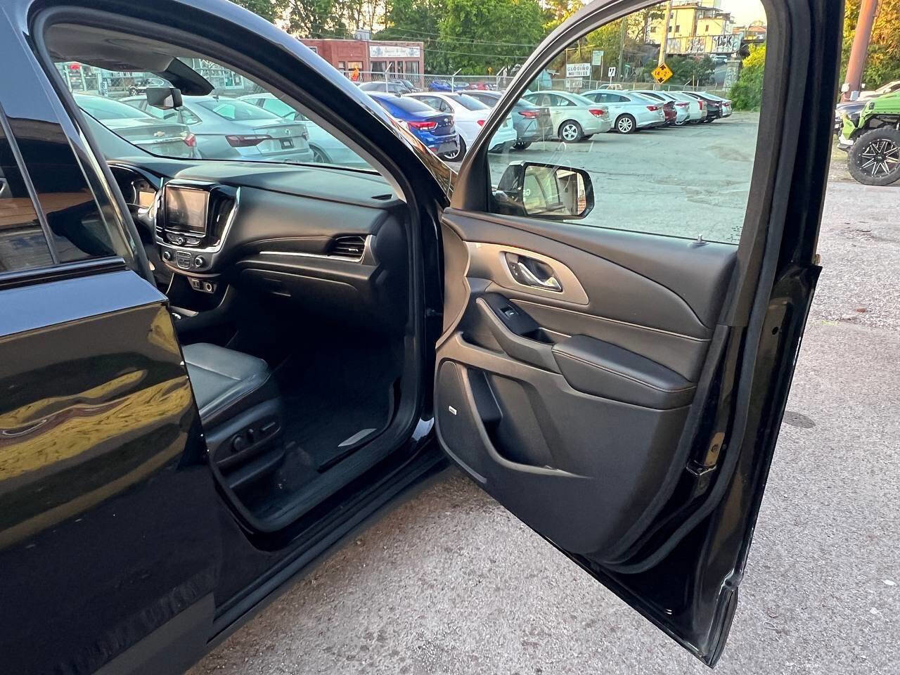 Used 2019 Chevrolet Traverse RS w/ LPO, Floor Liner Package FWD image 18