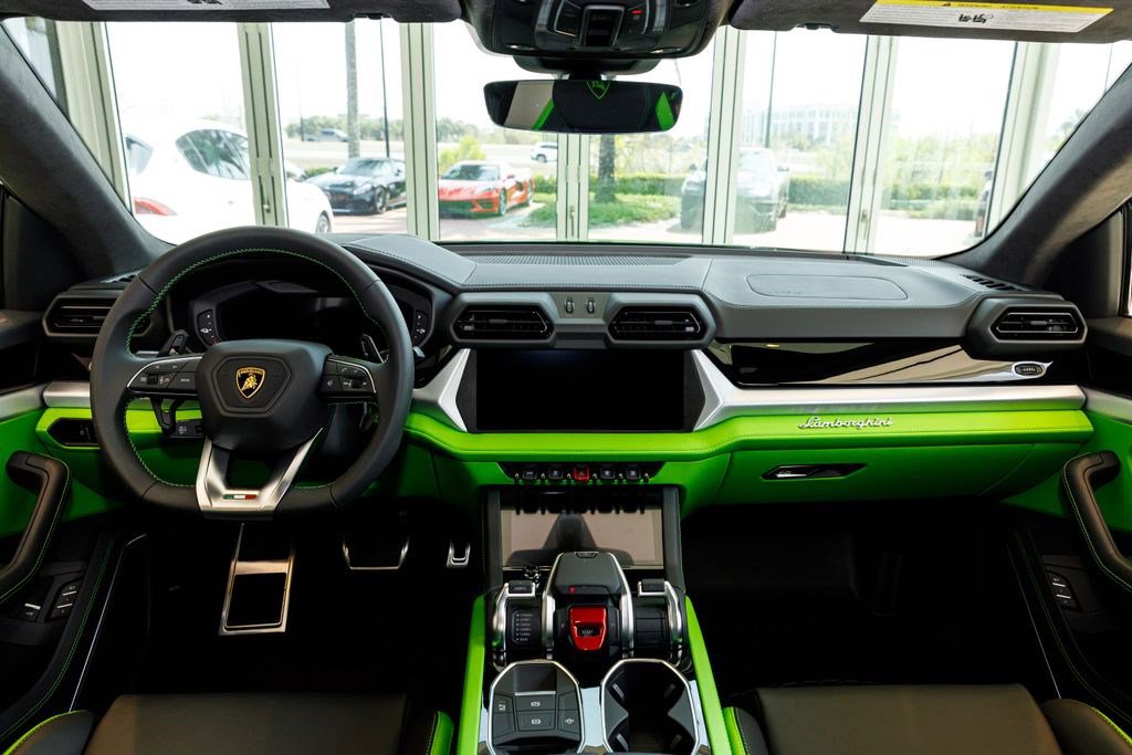 Used 2025 Lamborghini Urus SE image 42