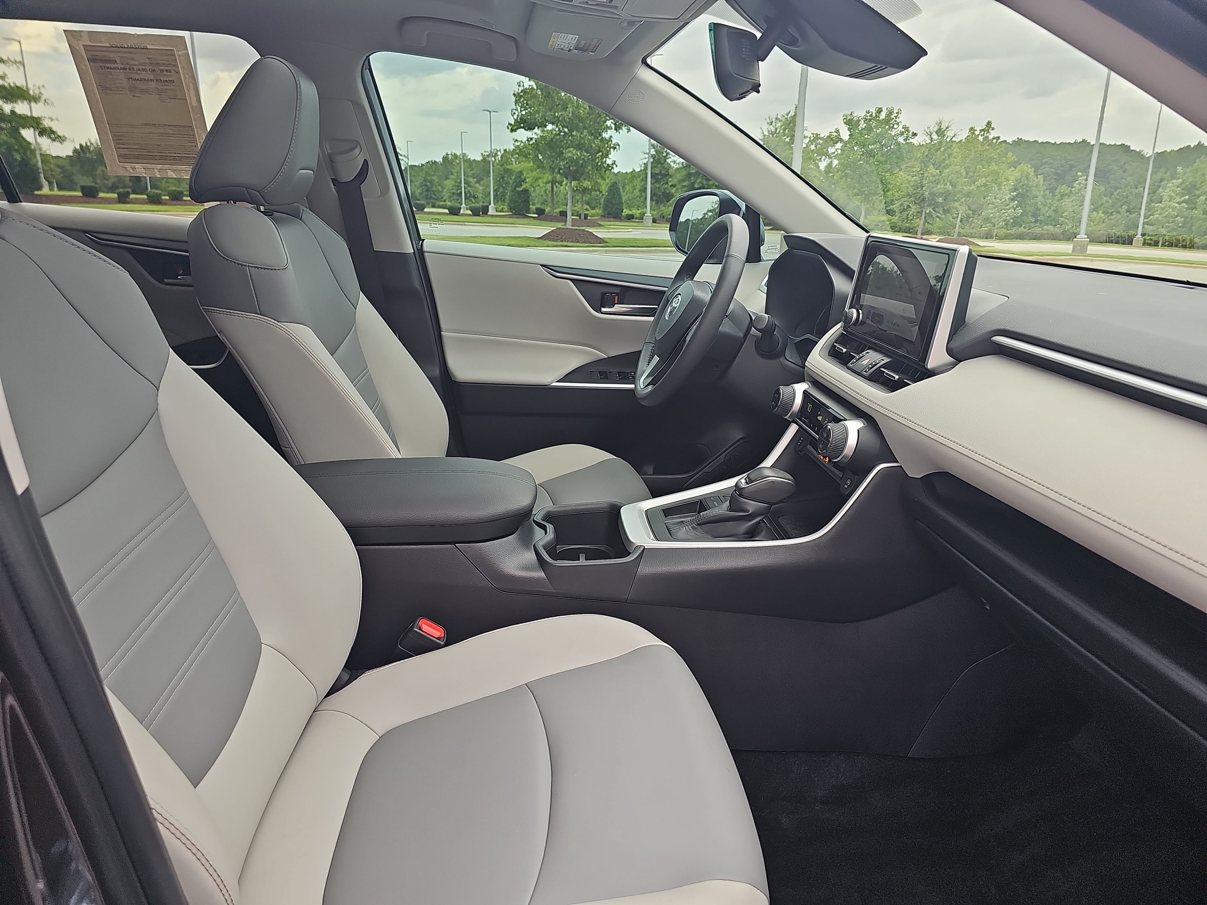Used 2024 Toyota RAV4 XLE Premium FWD image 10