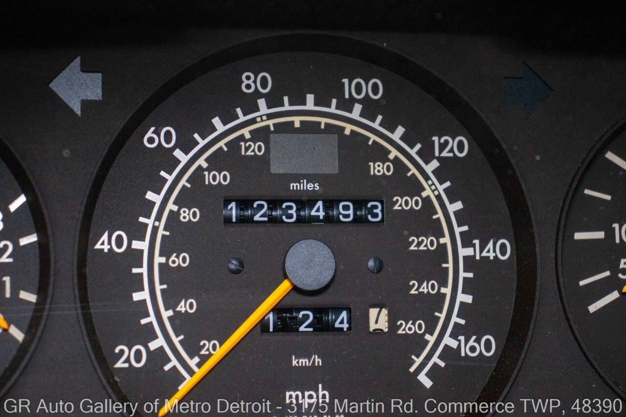Used 1991 Mercedes-Benz 560 SEL image 18