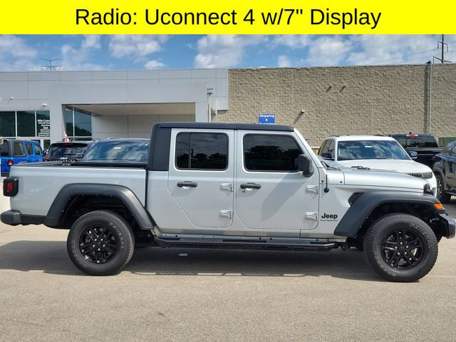 Used 2023 Jeep Gladiator Sport AWD/4WD image 3