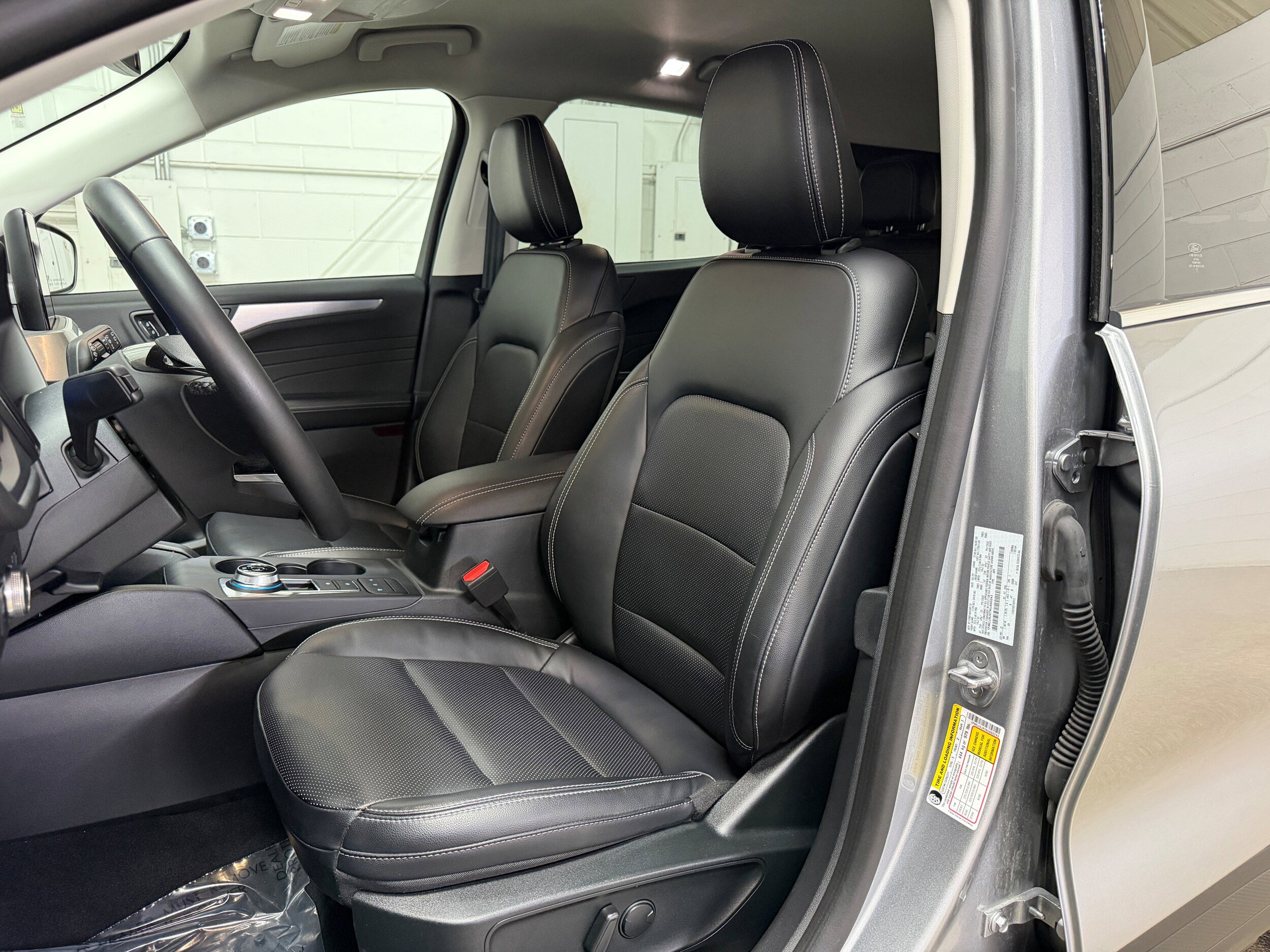 Certified 2022 Ford Escape Titanium image 9