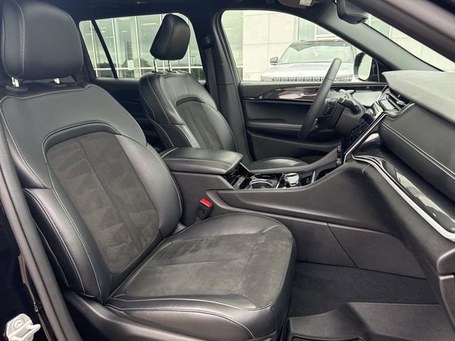 Used 2023 Jeep Grand Cherokee L Laredo image 35