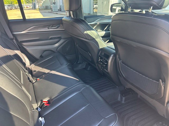 Used 2024 Jeep Grand Cherokee Limited w/ Black Appearance Package RWD image 15