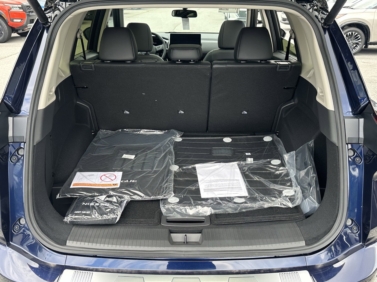 New 2025 Nissan Rogue SL w/ SL Premium Package FWD image 26