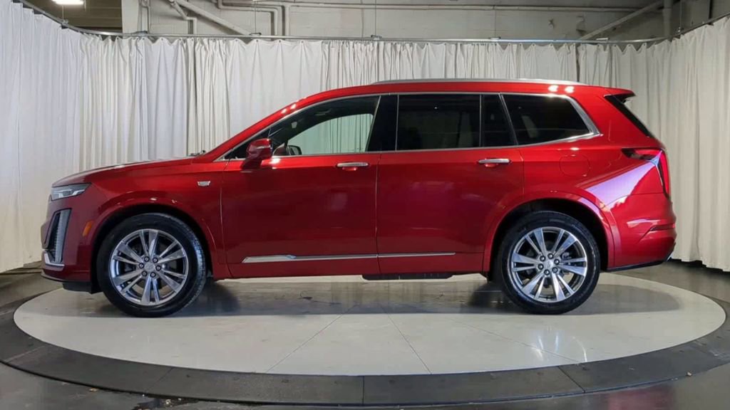 Used 2024 Cadillac XT6 Premium Luxury w/ Technology Package AWD/4WD image 5