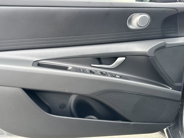 Used 2025 Hyundai Elantra Blue image 10