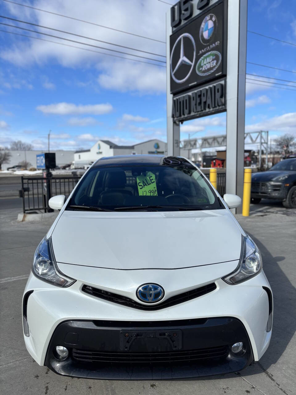 Used 2017 Toyota Prius V Five image 2