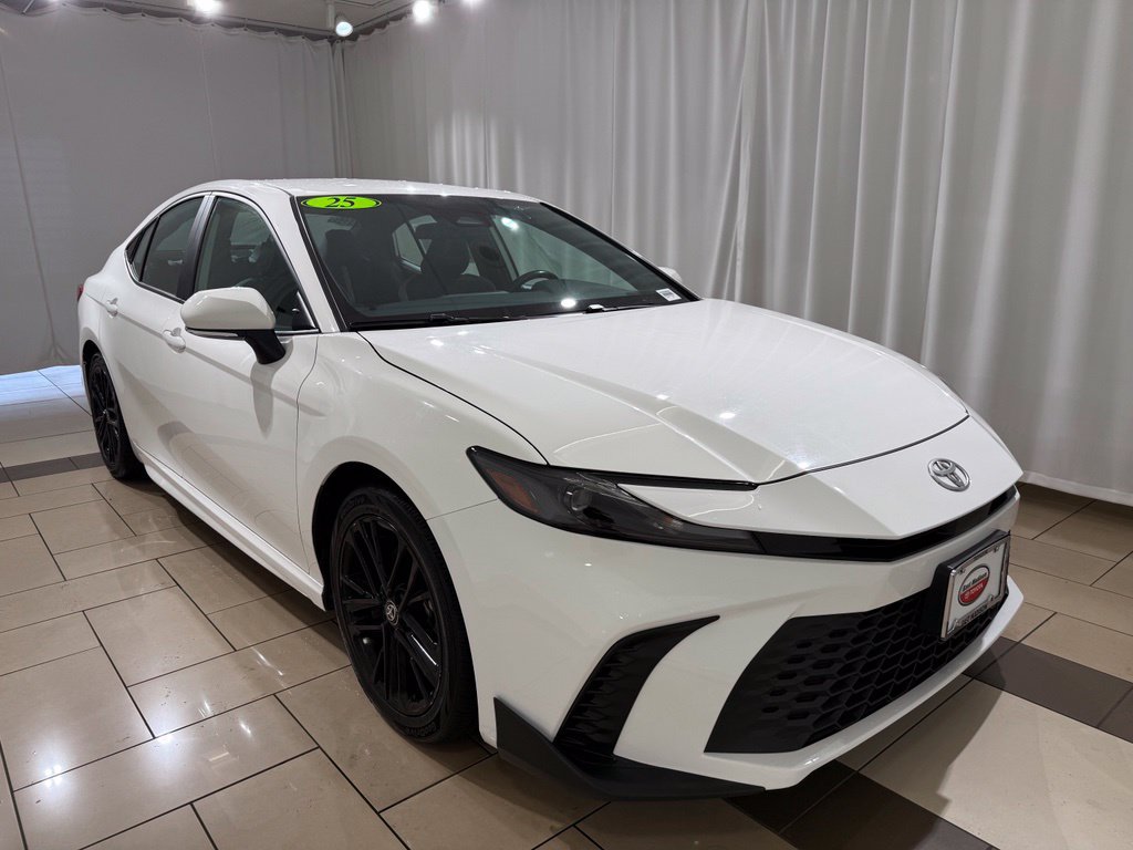 Used 2025 Toyota Camry SE FWD image 7
