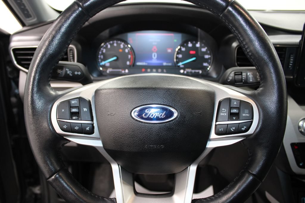 Used 2023 Ford Explorer XLT w/ Equipment Group 202A AWD/4WD image 34