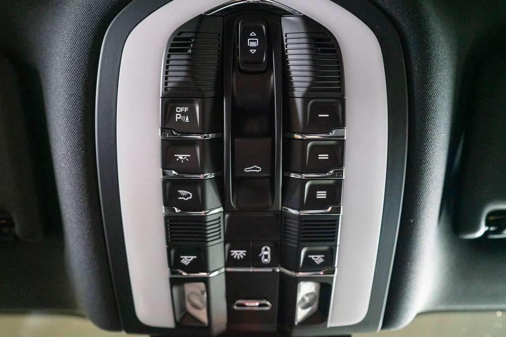 New 2026 Porsche Macan image 30