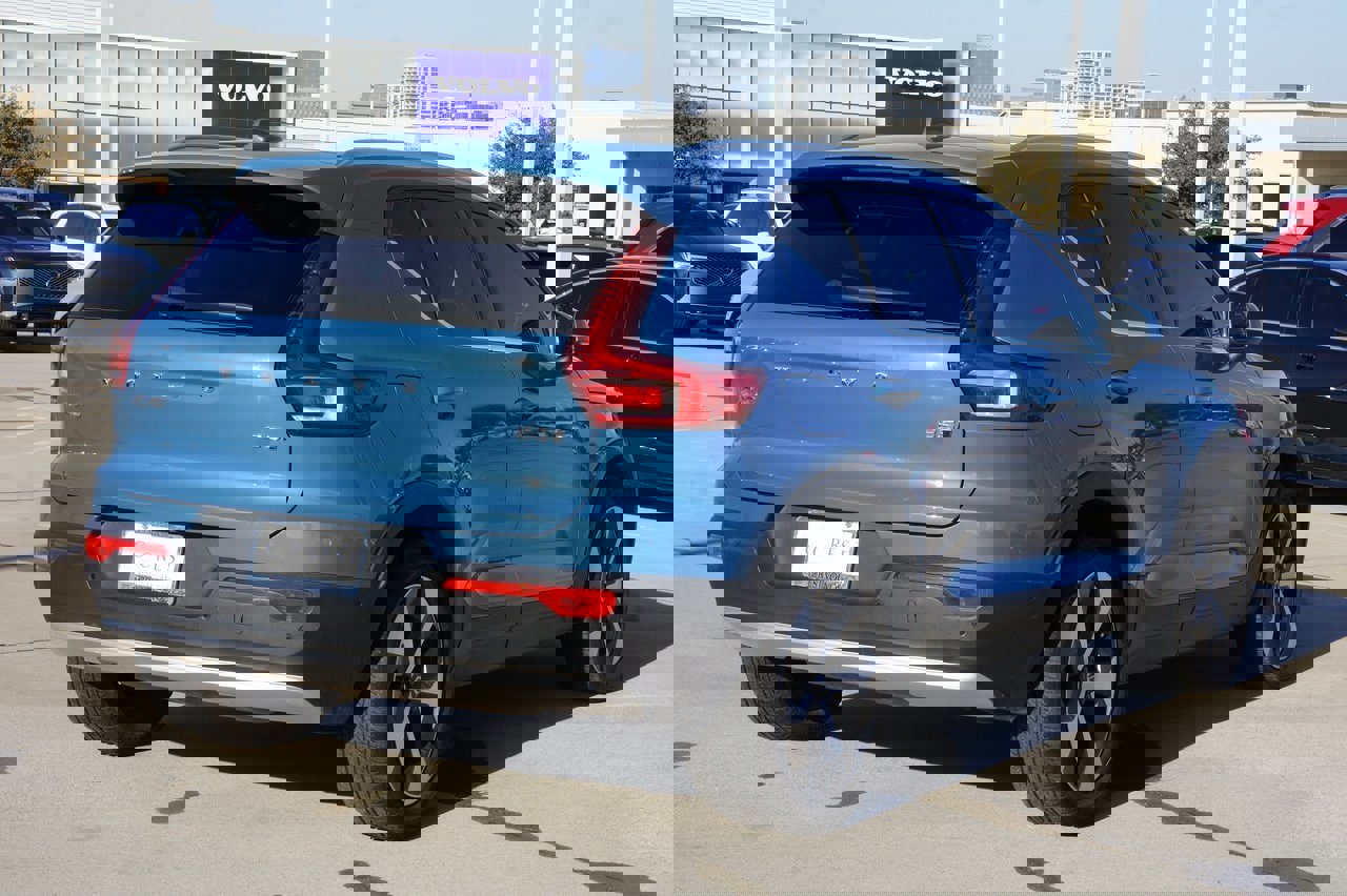 Certified 2025 Volvo XC40 B5 Plus image 6