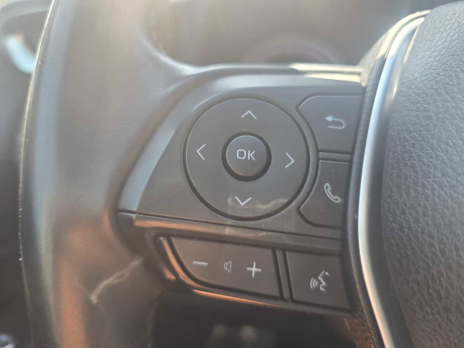 Used 2022 Toyota Venza LE AWD/4WD image 35