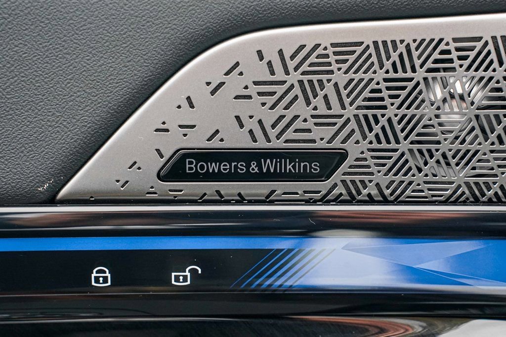 Used 2025 BMW i5 xDrive40 w/ Premium Package image 11