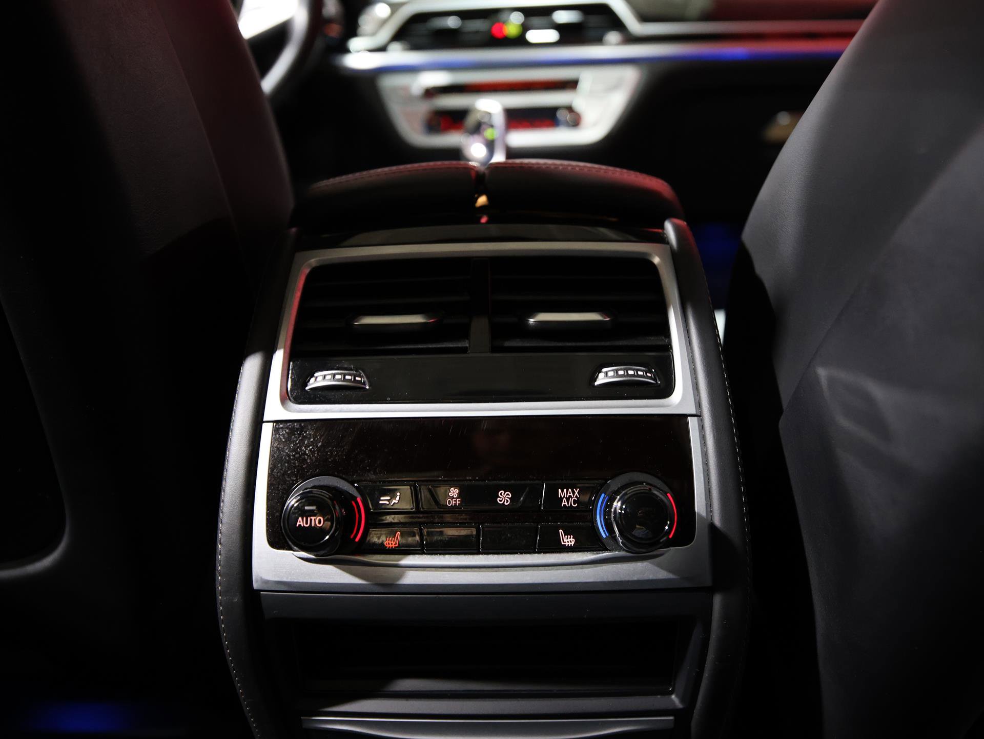 Used 2019 BMW 750i w/ Executive Package RWD image 15