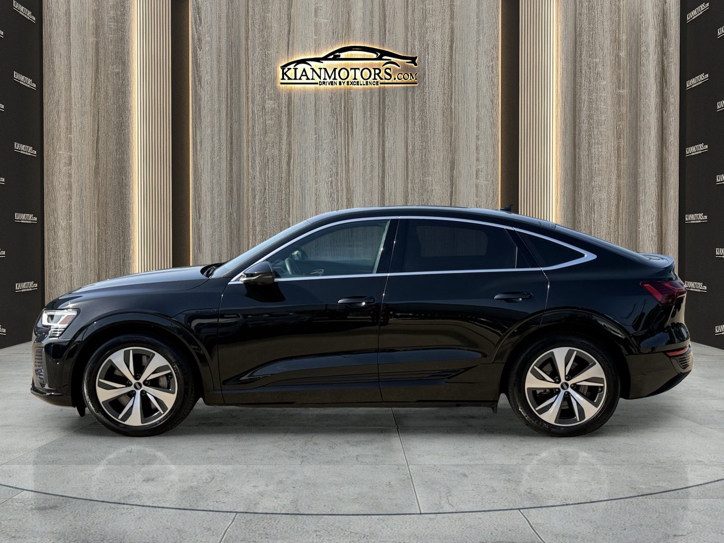 Used 2024 Audi Q8 e-tron Premium Plus w/ Premium Plus Package AWD/4WD image 4