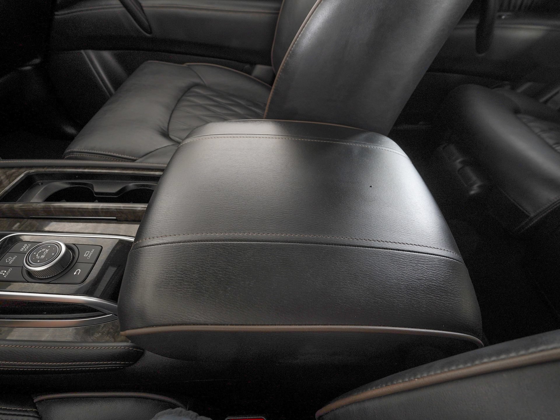 Used 2024 Nissan Armada Platinum w/ Captain's Chairs Package RWD image 30