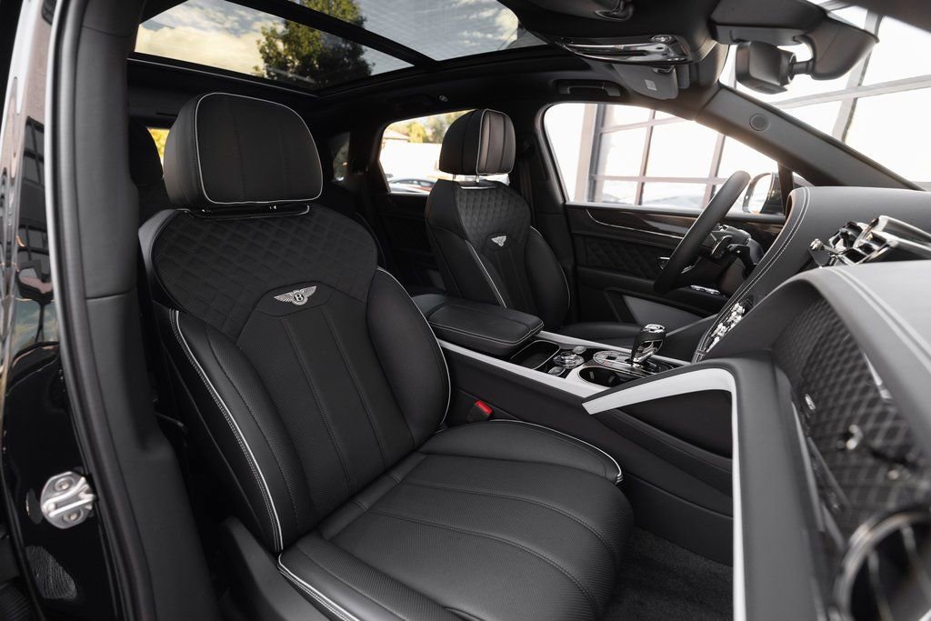Used 2025 Bentley Bentayga AWD/4WD image 19