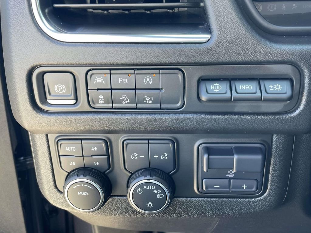 Used 2024 Chevrolet Suburban High Country w/ Premium Package AWD/4WD image 21