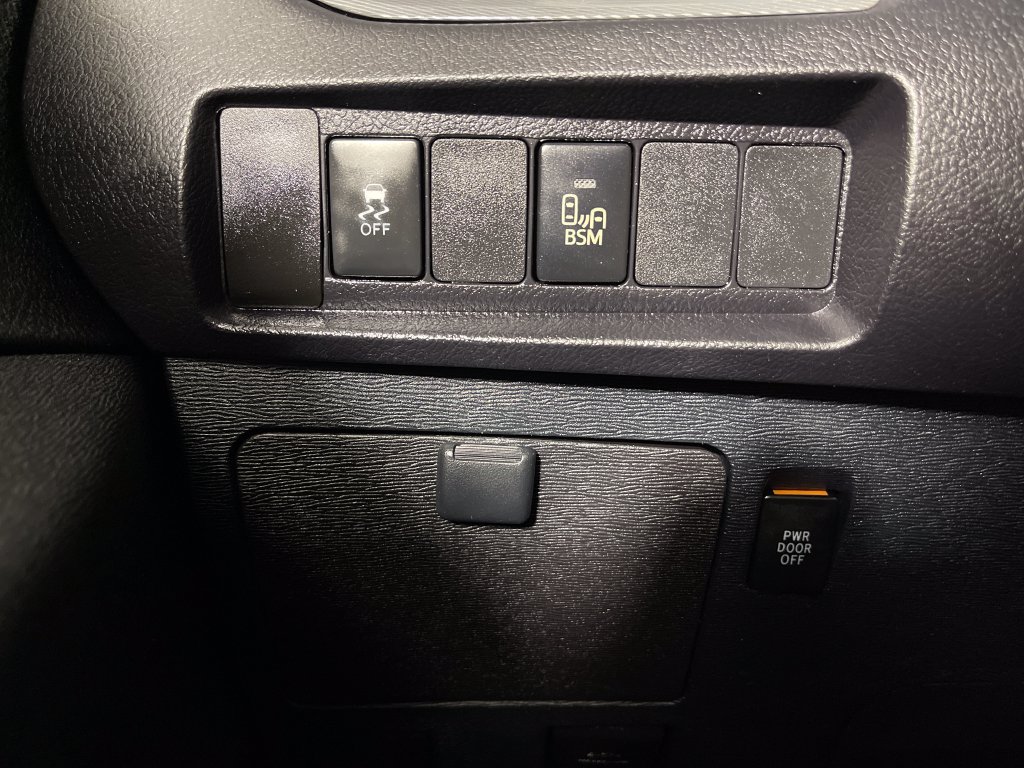 Used 2016 Toyota Sienna SE Premium FWD image 28