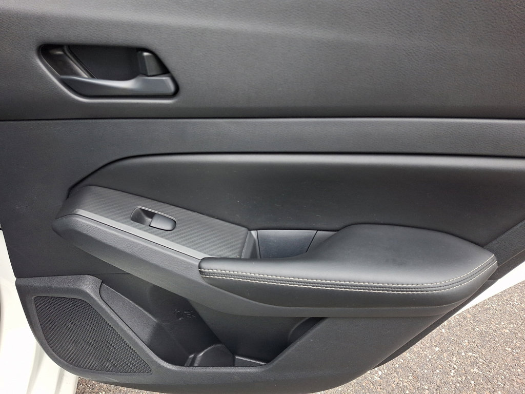 Used 2024 Nissan Altima 2.5 SV FWD image 14