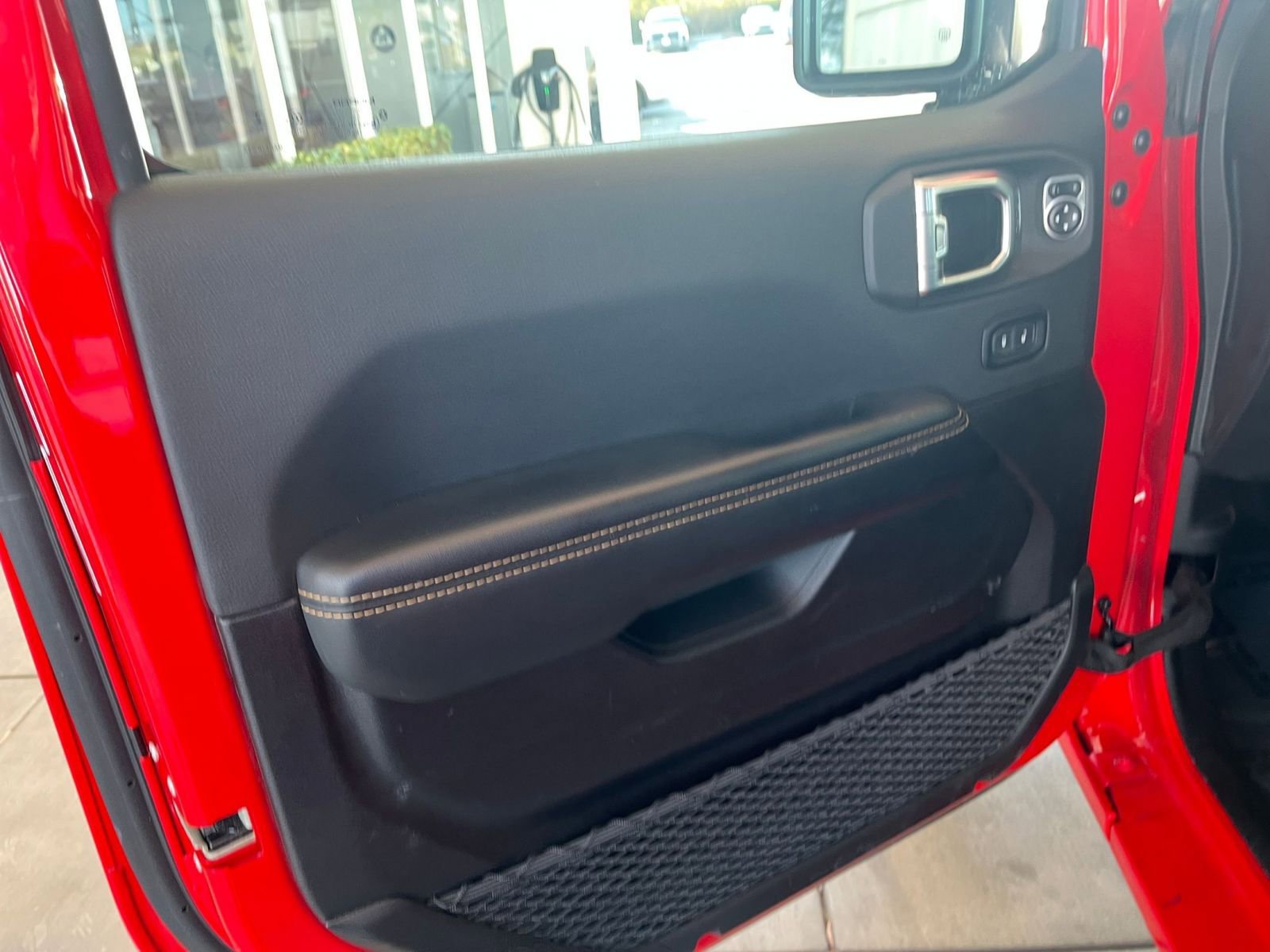 Used 2025 Jeep Wrangler Sahara image 20