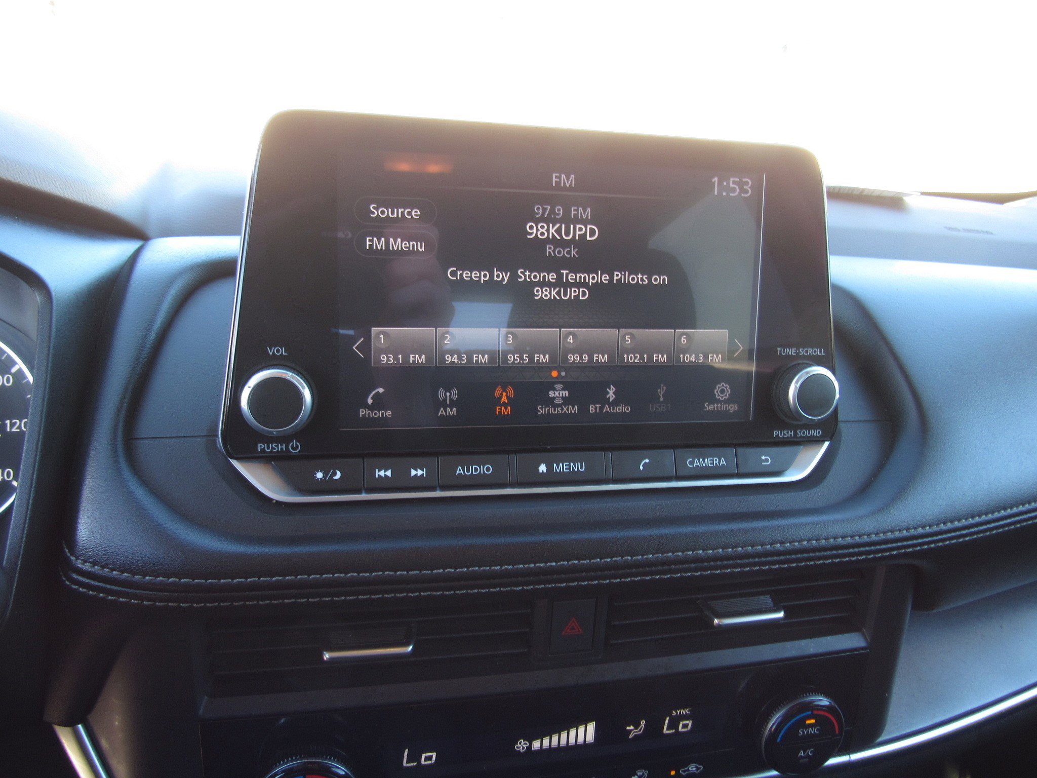 Used 2023 Nissan Rogue SV image 18